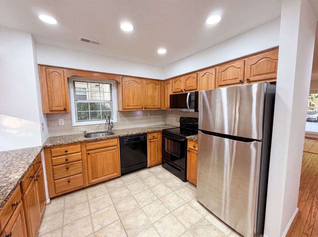 Property photo 2 of 8509 Ivoryton Way