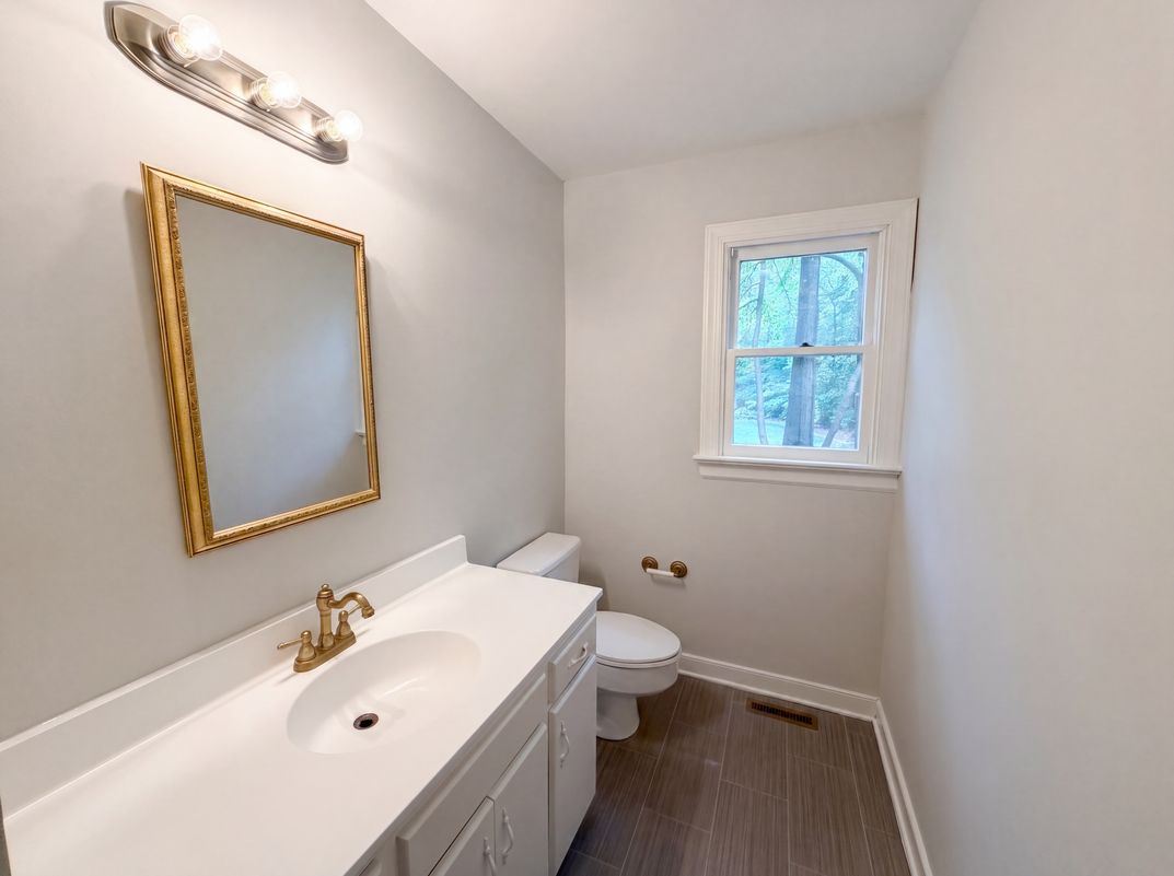 Photo 16 of 21 of 5517 W Bay Ct, Midlothian, VA