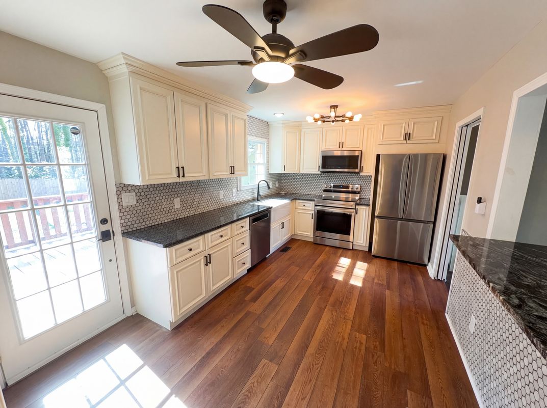 Property photo 2 of 7700 Meadowdale Ln