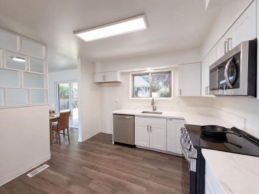 Property photo 2 of 465 SW 139th Ave