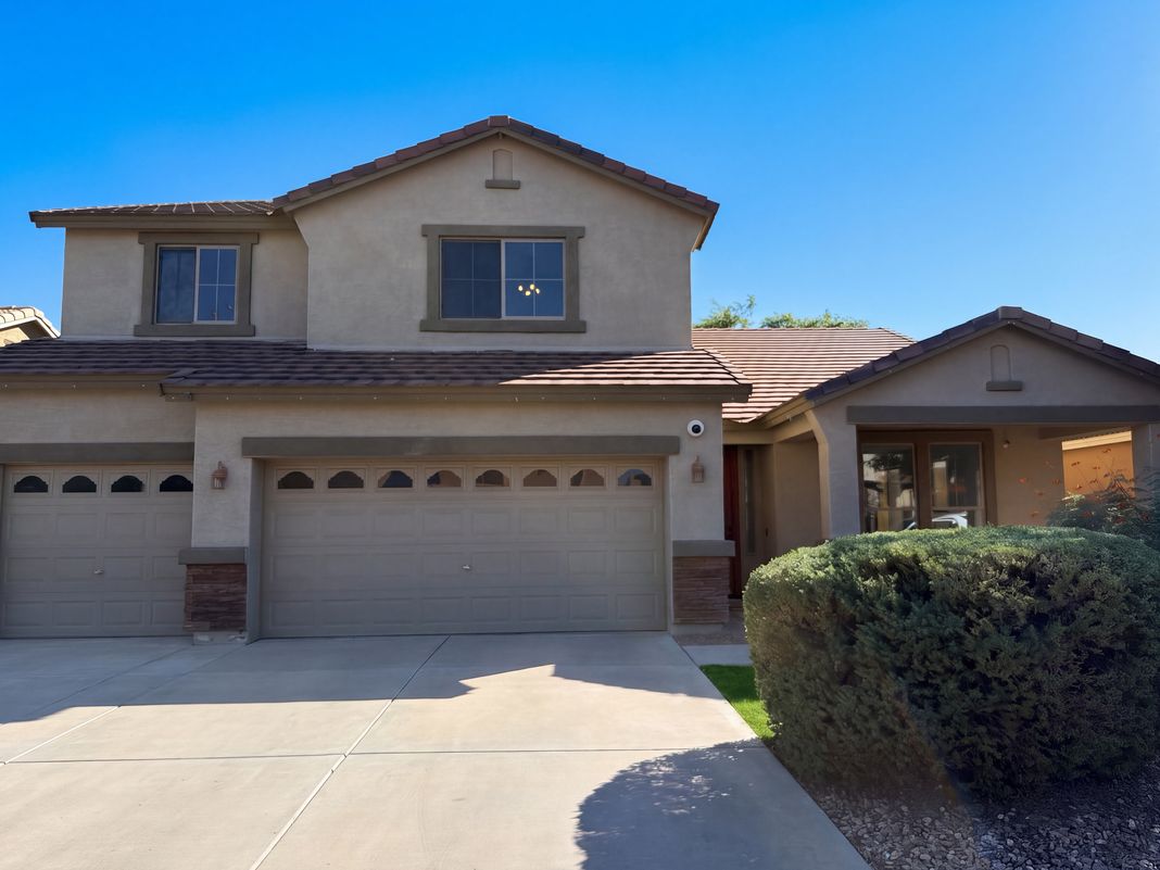 Property photo 1 of 15033 W Aster Dr