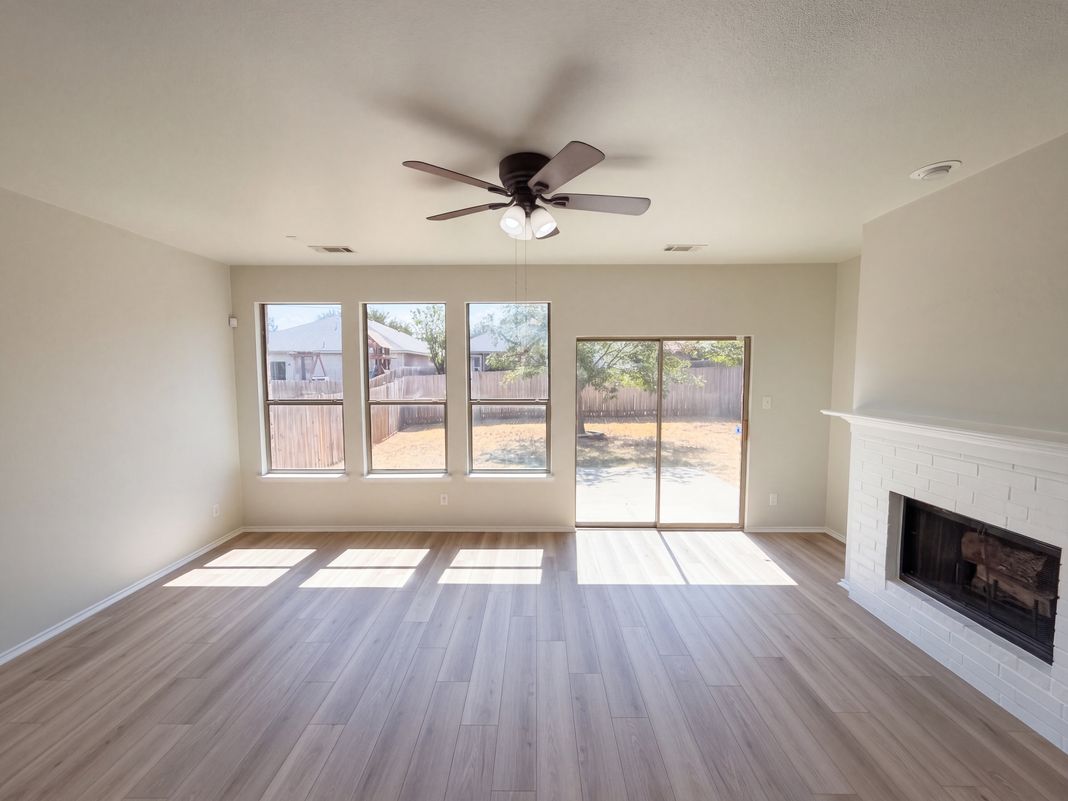 Property photo 3 of 10713 Vista Heights Blvd