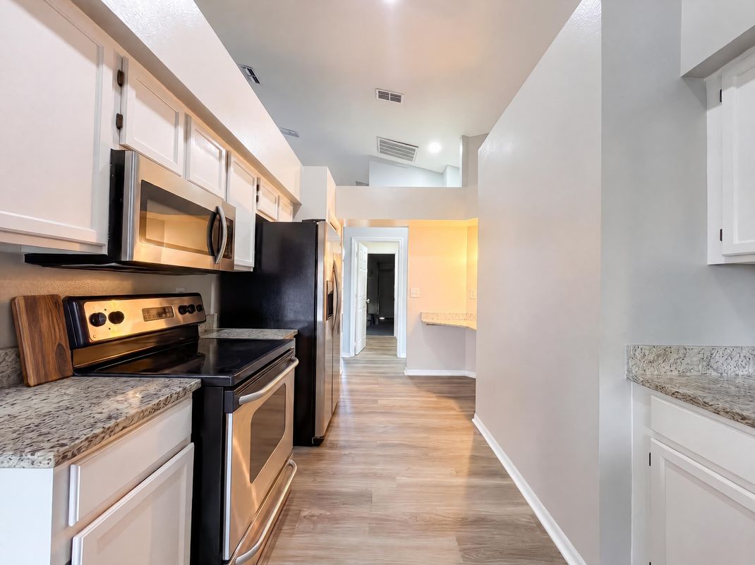 Property photo 2 of 9703 Glenpointe Dr