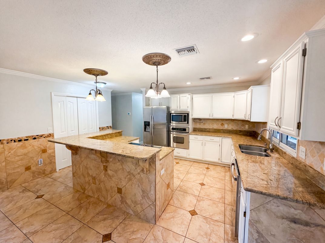 Property photo 2 of 300 Sprucewood Rd