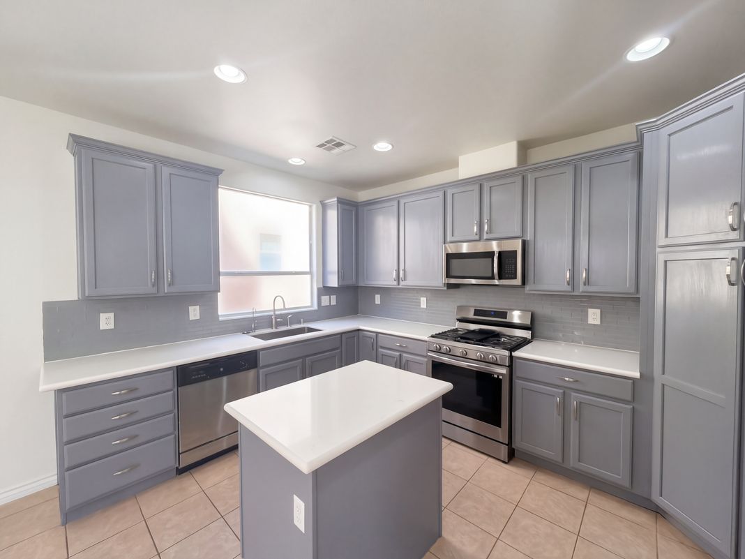 Property photo 2 of 2843 Dunnottar Ave