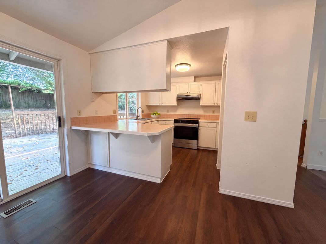 Property photo 2 of 845 SE 8th St