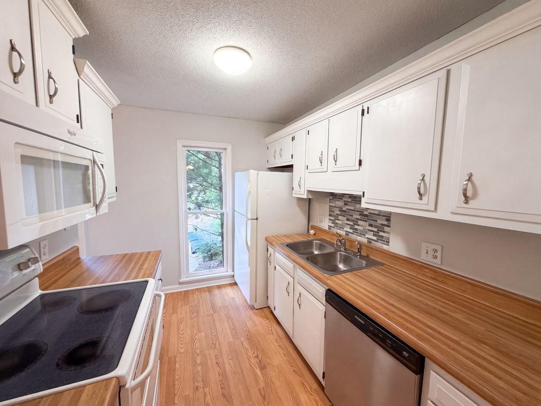 Property photo 2 of 6420 English Oaks Dr