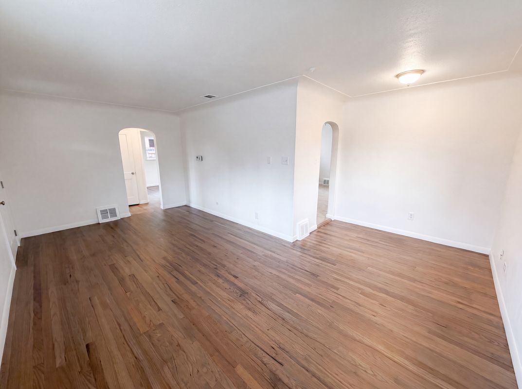 Property photo 3 of 3570 Newport St