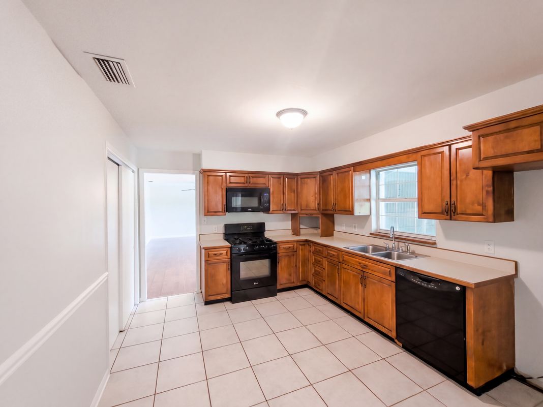 Property photo 2 of 1310 SE 38th Ct