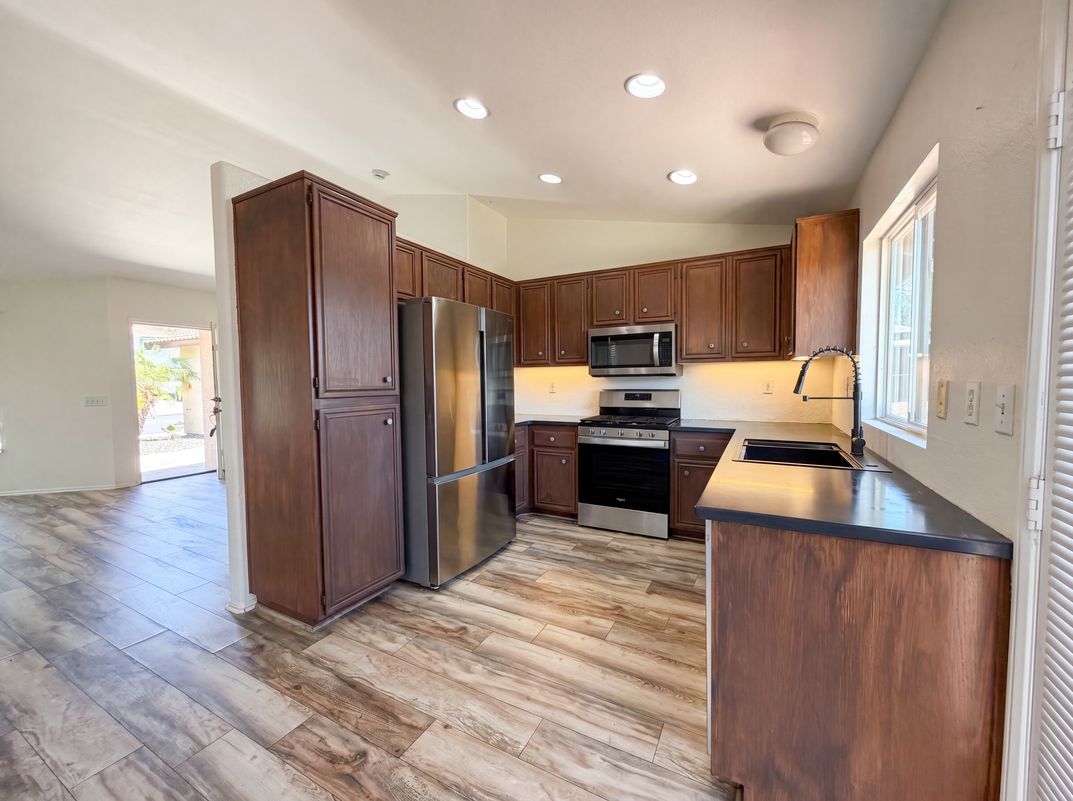Photo 2 of 20 of 22125 Country Hills Dr, Wildomar, CA