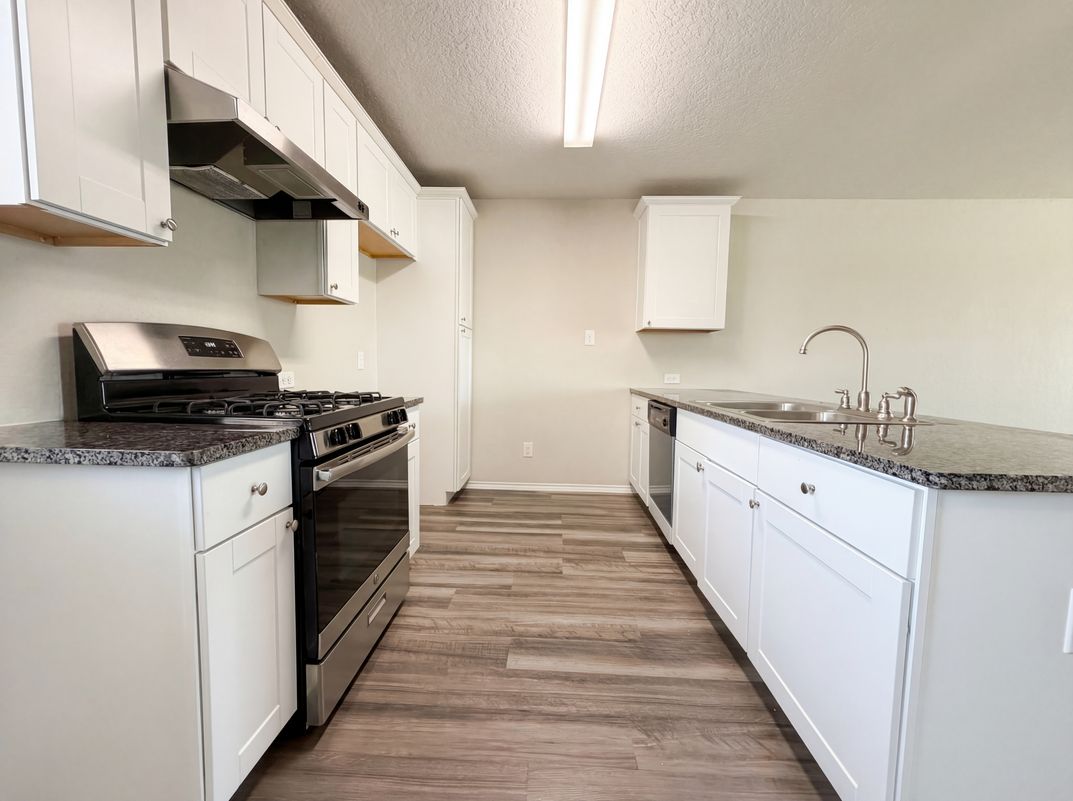 Property photo 2 of 210 Expedition Way