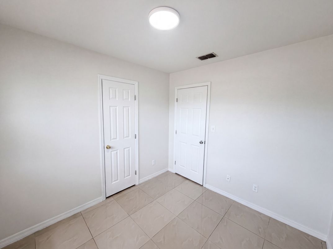 Photo 15 of 25 of 15525 Bedford Cir E, Clearwater, FL