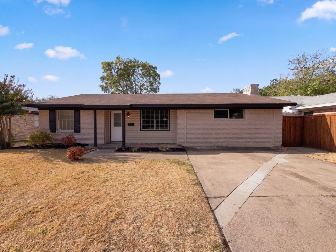 Property photo 1 of 8540 Foxwood Ln