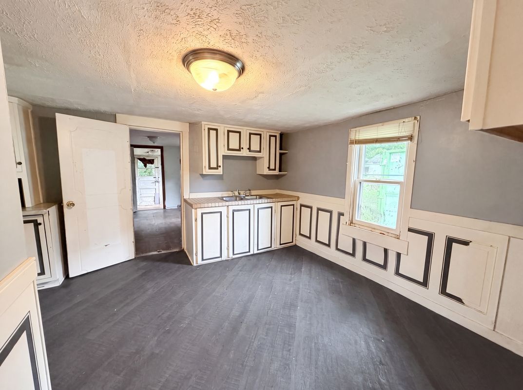 Property photo 2 of 219 W Glen Ave