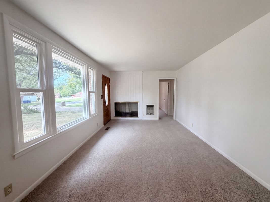 Property photo 3 of 313 Lafayette Rd