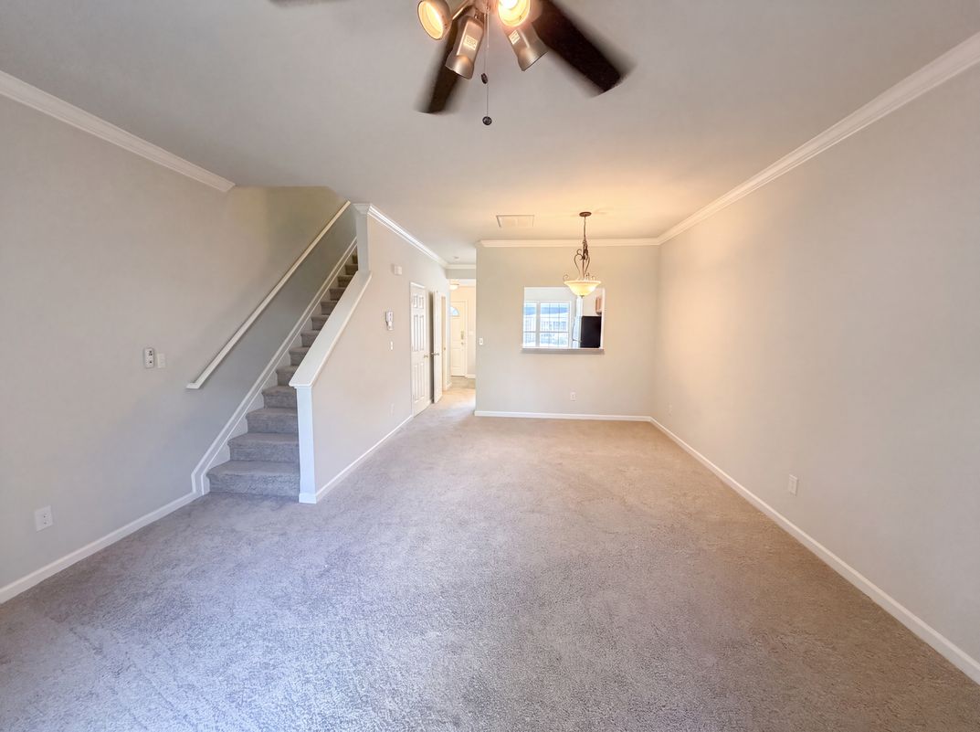Property photo 3 of 615 Graythorn Ln
