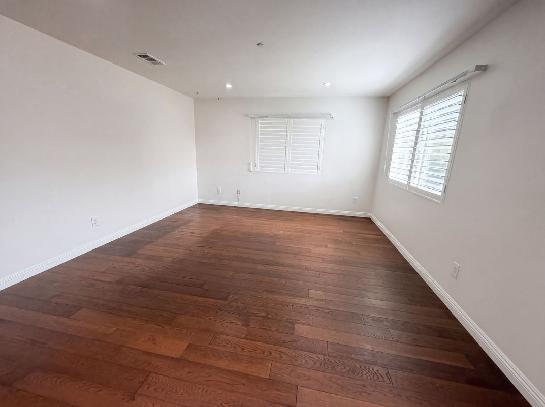 Property photo 3 of 1138 S St Andrews Pl