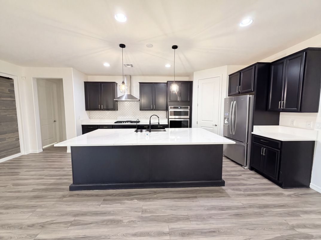 Property photo 2 of 10619 Skye Paseo Ave