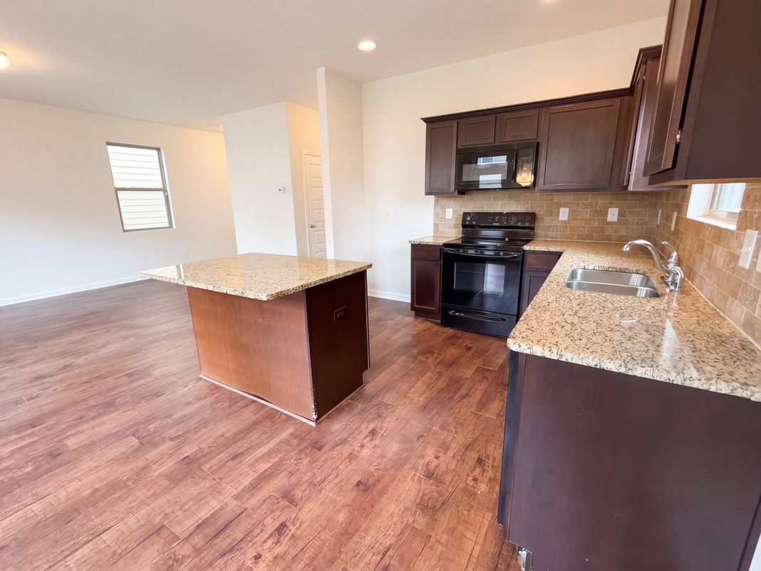Property photo 2 of 11828 Lovejoy Crossing Blvd