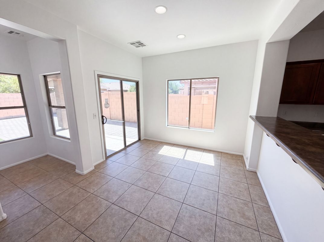 Photo 9 of 27 of 934 E Overlin Dr, Avondale, AZ