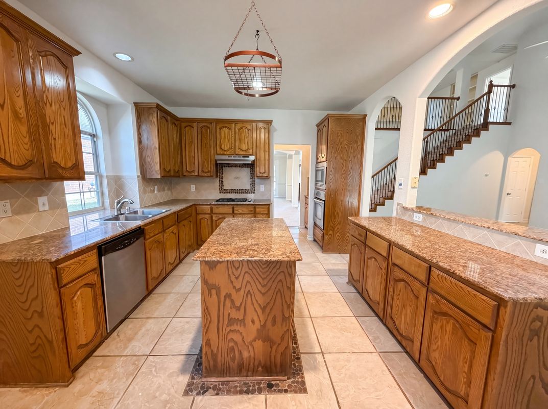 Photo 6 of 28 of 1126 Glencoe Dr, Glenn Heights, TX