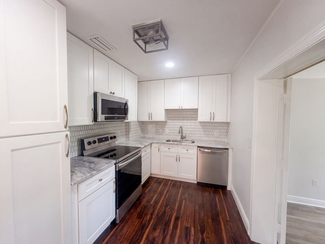 Property photo 2 of 10806 W Elbow Dr
