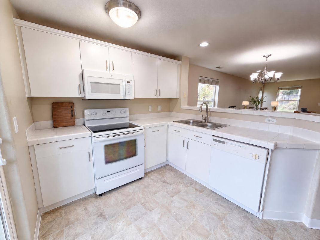 Property photo 2 of 571 SW 207th Ave