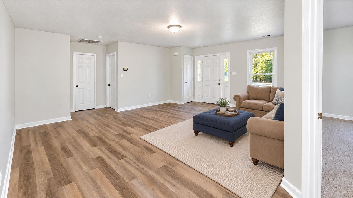 Property photo 3 of 207 La Mae Cir