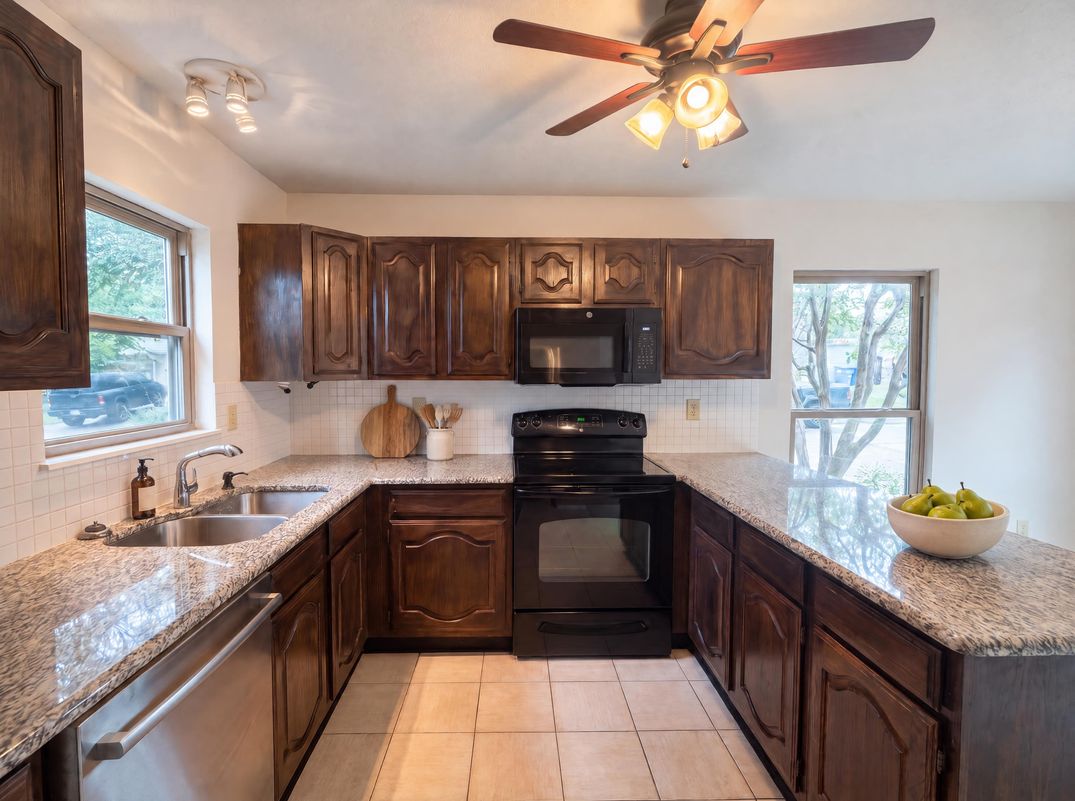 Property photo 2 of 13324 Pandora Cir