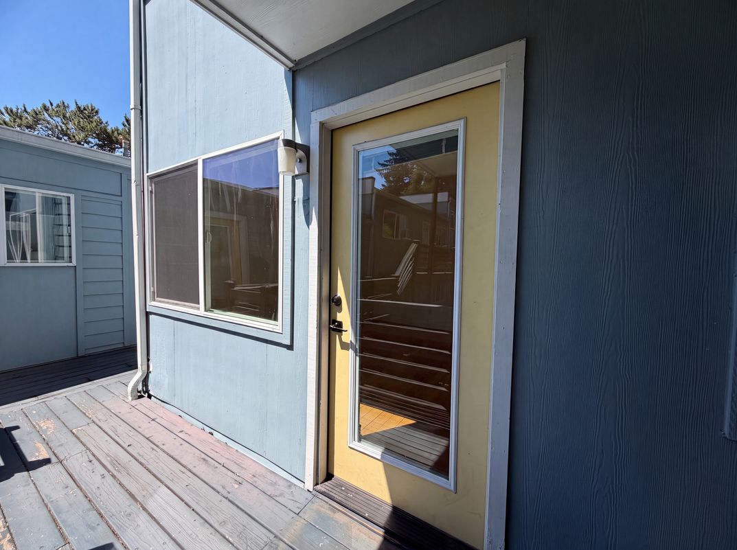 Property photo 1 of 1300 NE 68th Ave Apt 15