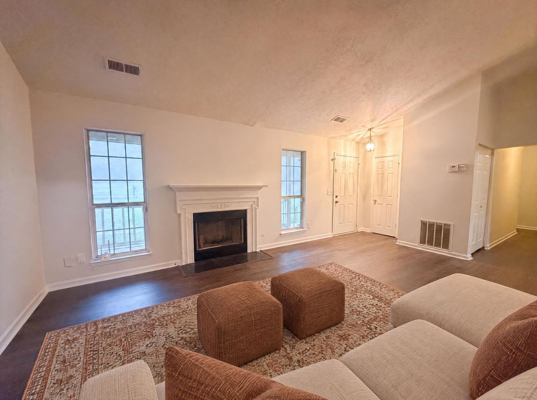 Property photo 3 of 4320 Southvale Dr