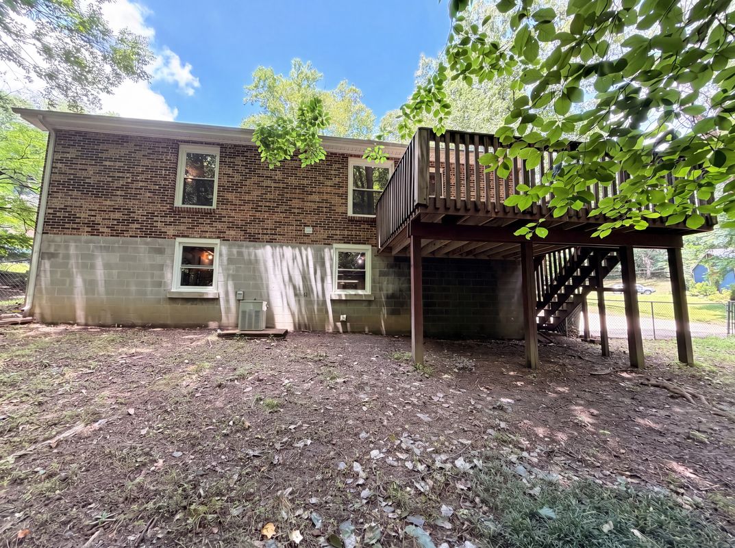 Photo 5 of 19 of 206 Diana Dr, Dickson, TN