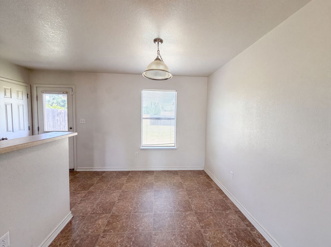 Photo 6 of 16 of 2512 Saulsbury Dr, Temple, TX