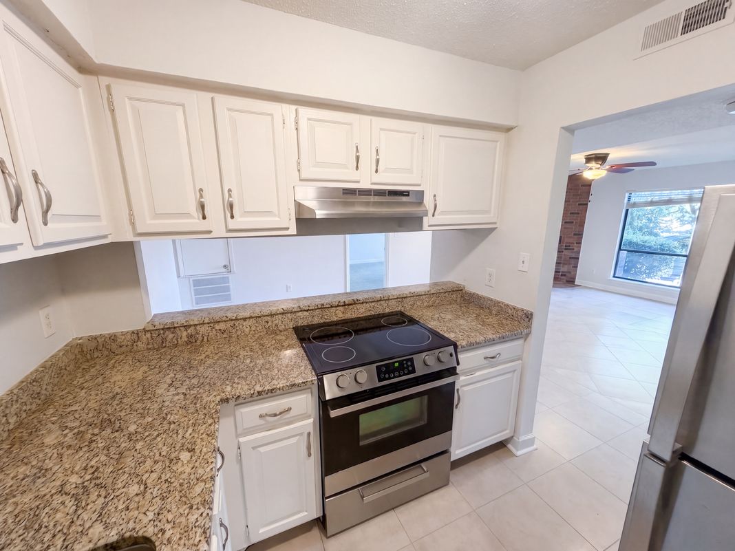Property photo 2 of 1612 Sharon Rd W Apt 61