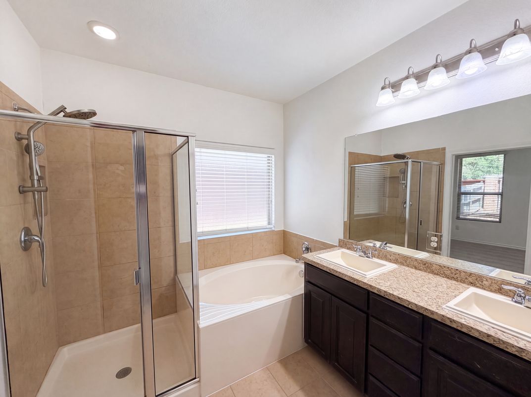 Photo 11 of 20 of 1108 Edgewater Dr, Azle, TX