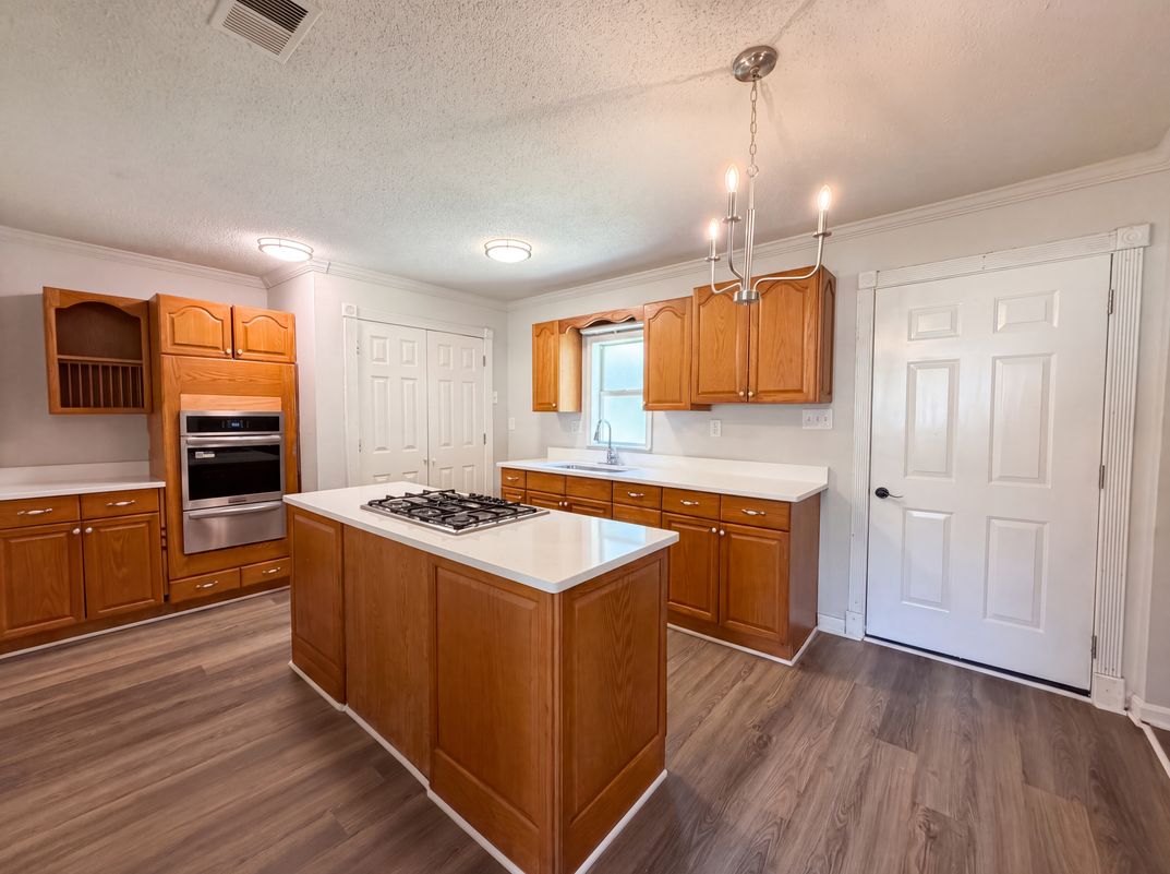 Property photo 2 of 3704 Meadowview Dr