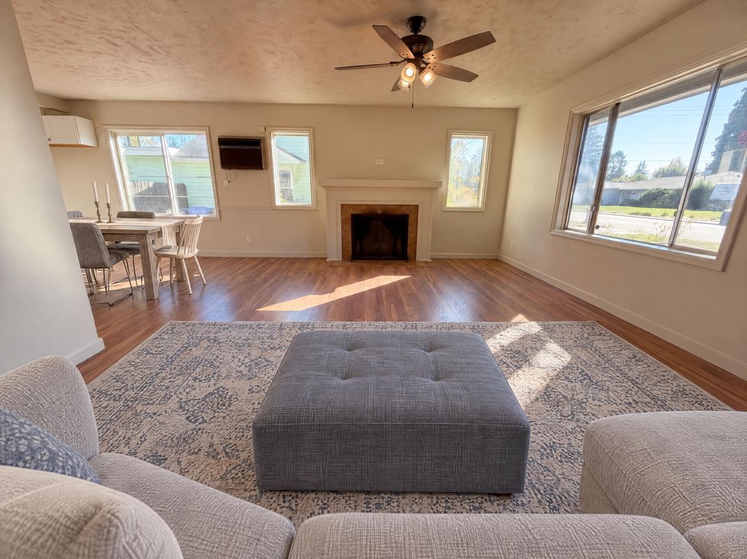 Property photo 3 of 563 Manbrin Dr N