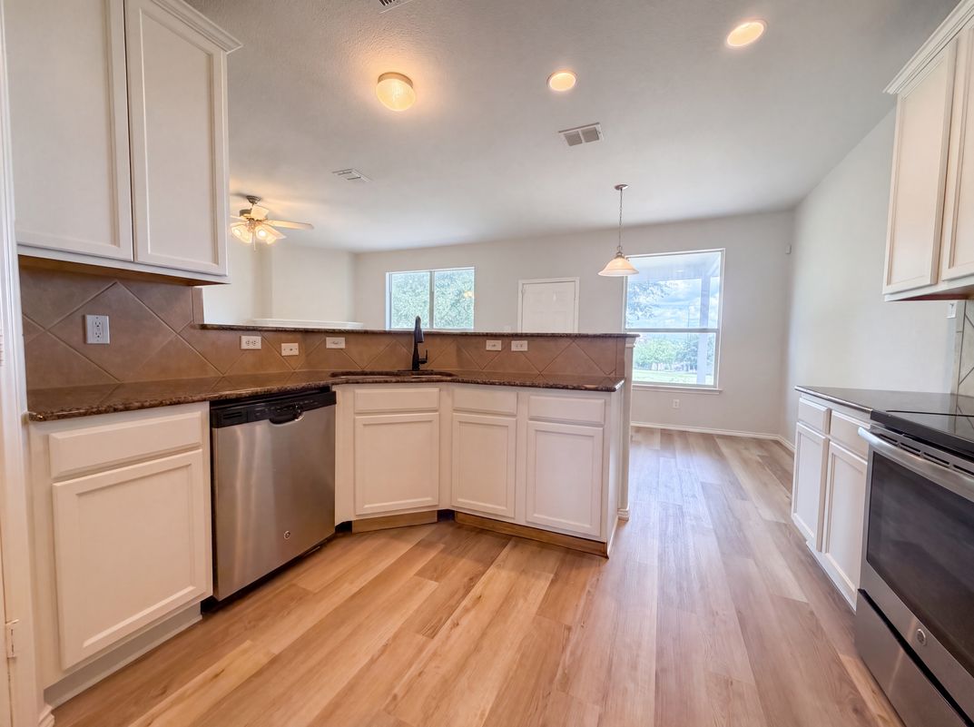 Property photo 2 of 3765 Columbia Dr