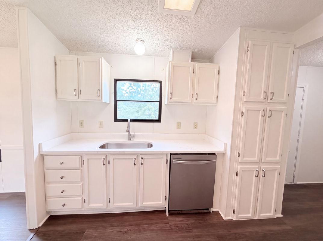 Property photo 2 of 2648 Pine Ridge Dr
