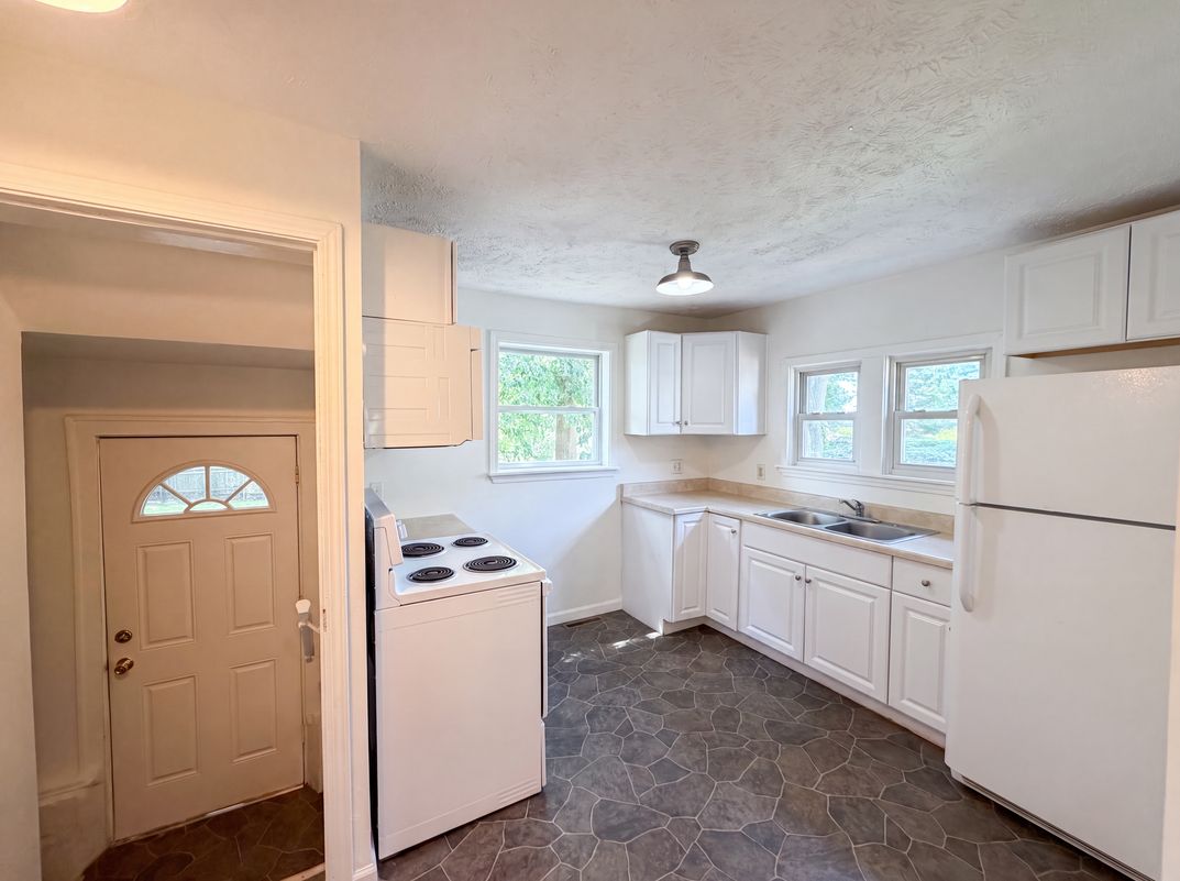Property photo 2 of 736 Bettes Ave