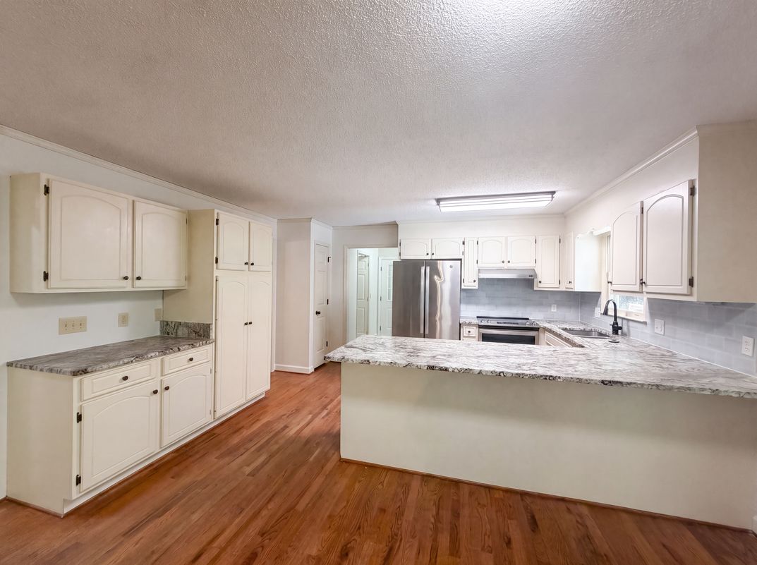 Property photo 2 of 335 Dill Cir