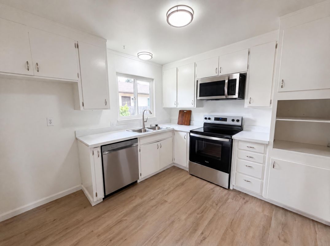 Property photo 2 of 648 Lewis Ave
