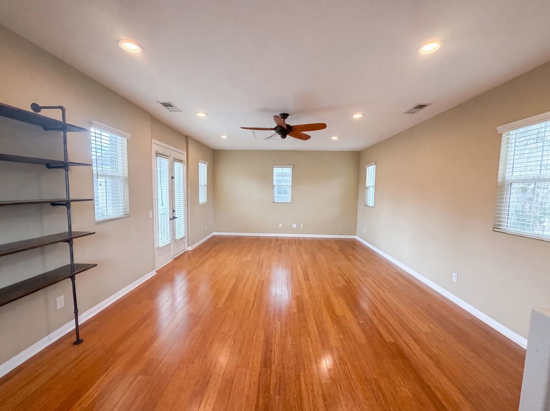 Property photo 3 of 48 Laurelhurst Dr