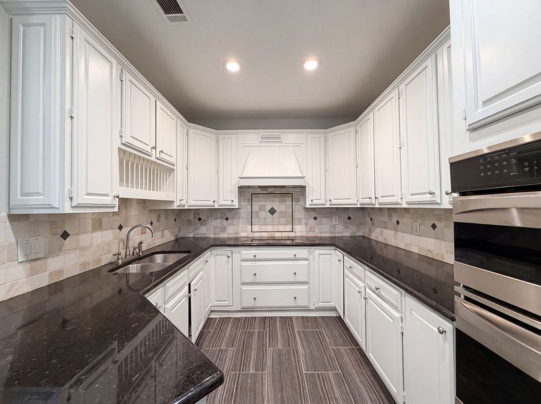 Property photo 2 of 7707 Windmere Ct