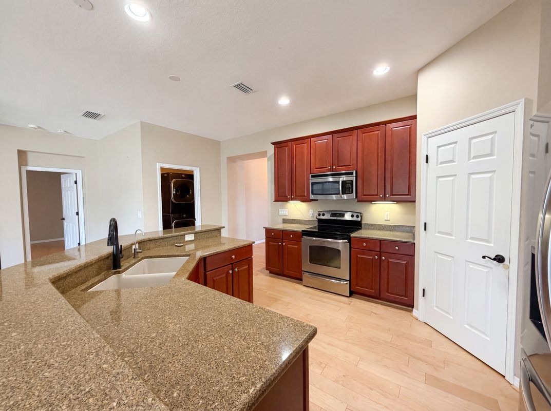 Property photo 2 of 5605 Windsong Oak Dr