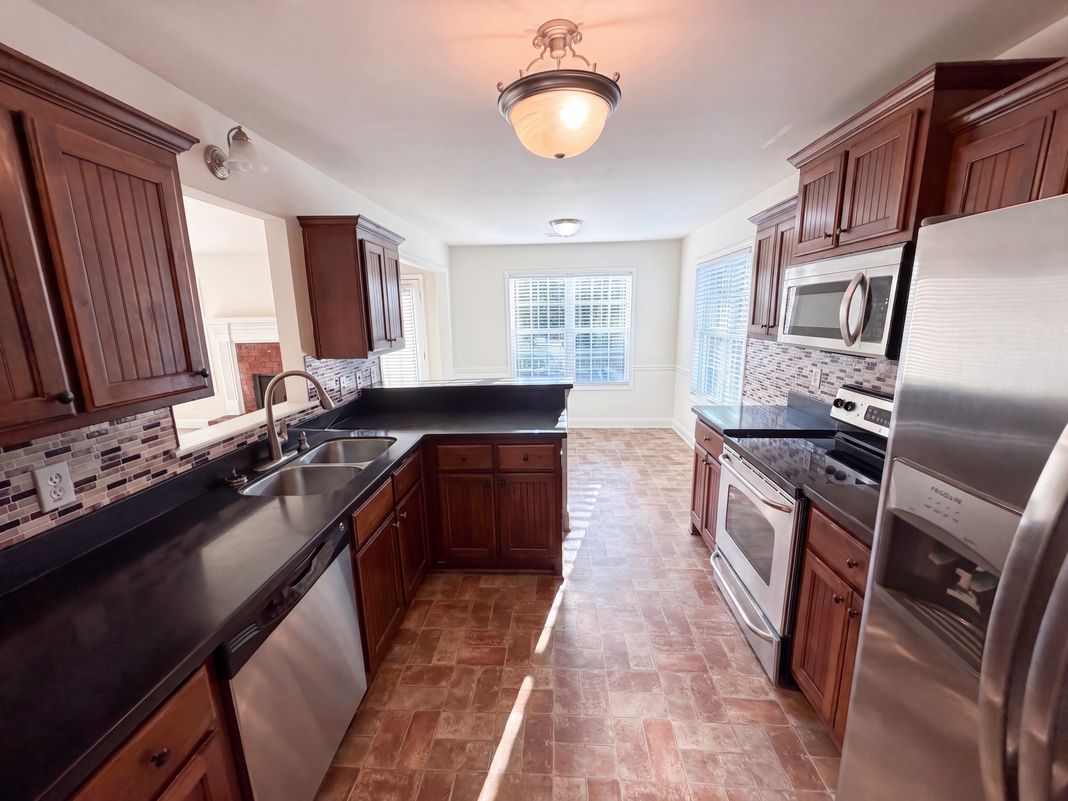 Property photo 3 of 70 Feldspar Dr