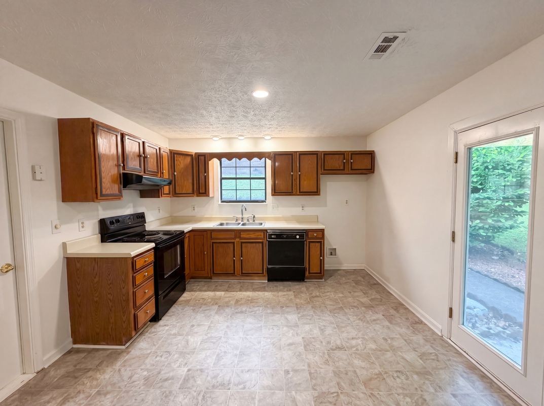 Property photo 2 of 6020 Morning Glory Pl