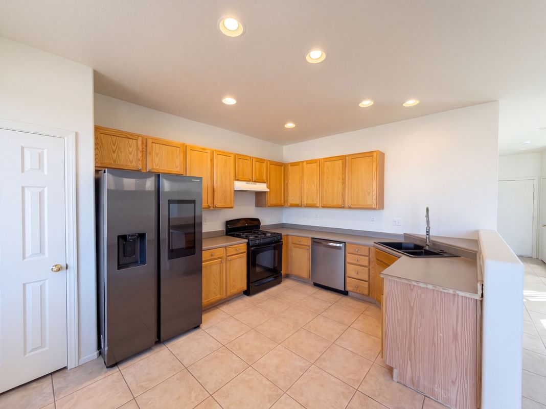 Property photo 2 of 5083 Sagelyn St