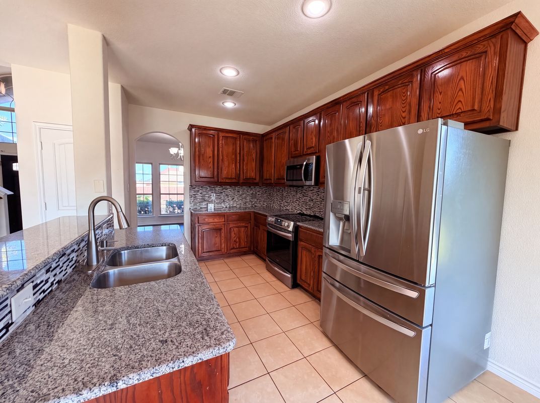 Photo 9 of 22 of 1217 Maverick Ln, Royse City, TX