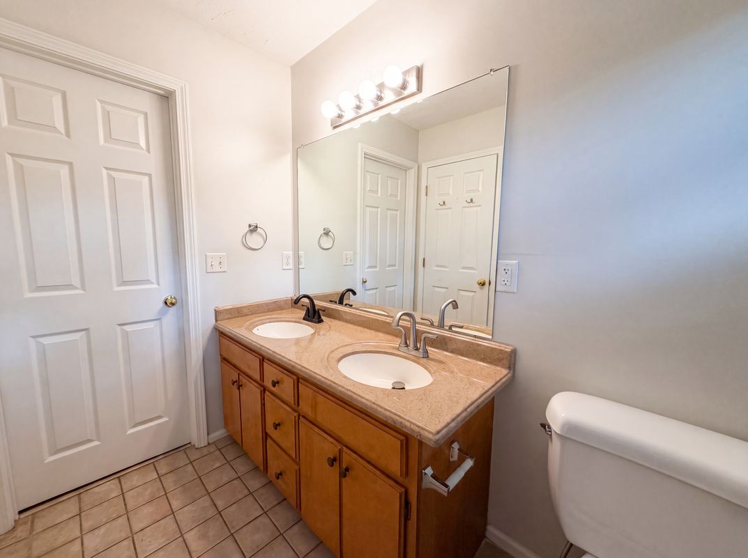 Photo 8 of 18 of 832 Stone Hedge Ct, Old Hickory, TN